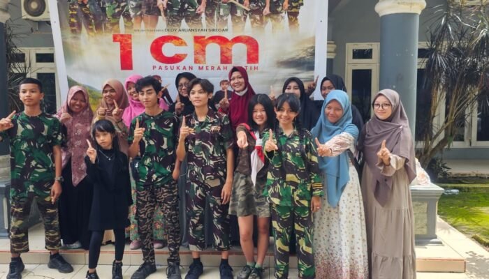 Nobar Film 1CM, Ratusan Siswa SDIT Iqra’ Stabat Tertegun