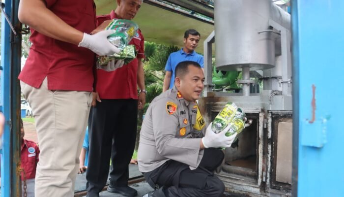Musnahkan Barbut Narkoba, Polres Langkat Bakar 22,7 Kg Sabu dan 13,1 Kg Ganja