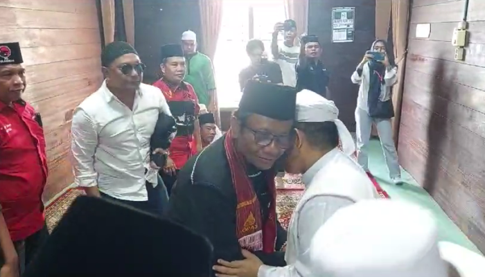 Mahfud MD Sambangi Tuan Guru Besilam, Warga : Selamat Datang Pak AMIN