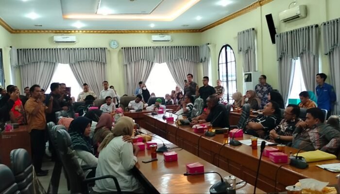 BKD Langkat Tak Berikan Jawaban, RDP Guru Honorer Ricuh