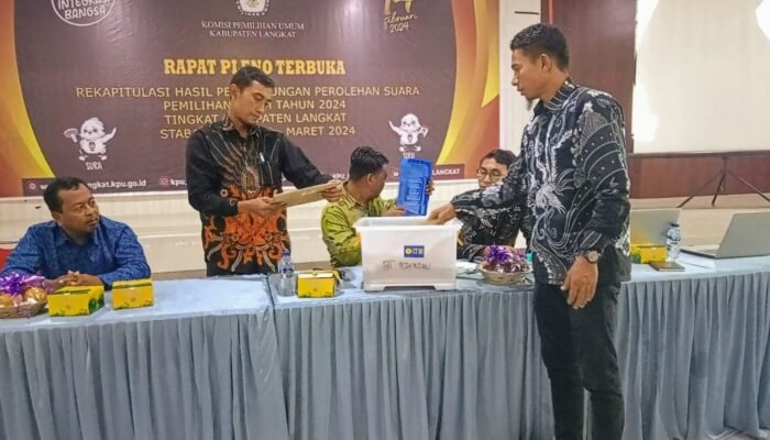 Disurati Bawaslu, KPU Langkat Skorsing Rapat Pleno Terbuka Hingga Enam Jam