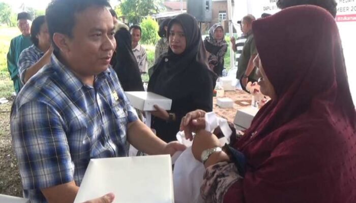 Reses di Medan Timur, Zulkarnaen Terima Keluhan Warga soal Akte Lahir Anak dengan Ortu Nikah Siri