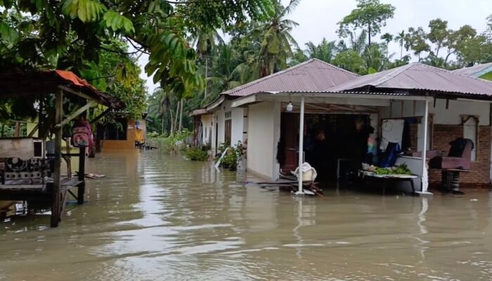 Tiga Hari Hujan, Jalan dan Pemukiman Warga Stabat Tergenang