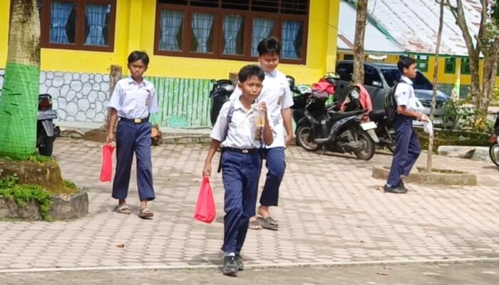 Menu MBG Asal Jadi, Wali Murid SMPN 5 Stabat Berang