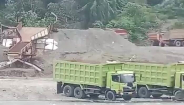 Bawa Parang dan Ultimatun APH, Warga Protes Galian C Diduga Ilegal di Bahorok